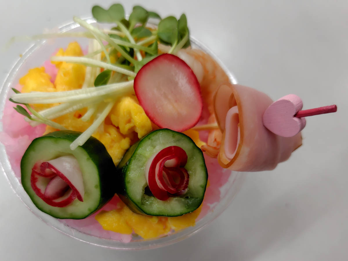 ひな祭りカップ寿司の写真